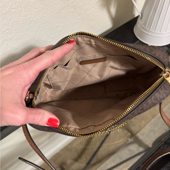 Michael Kors Jet Set Large Logo Crossbody Bag - Picture 7 of 9